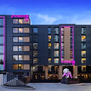 Moxy Downtown Hotel
